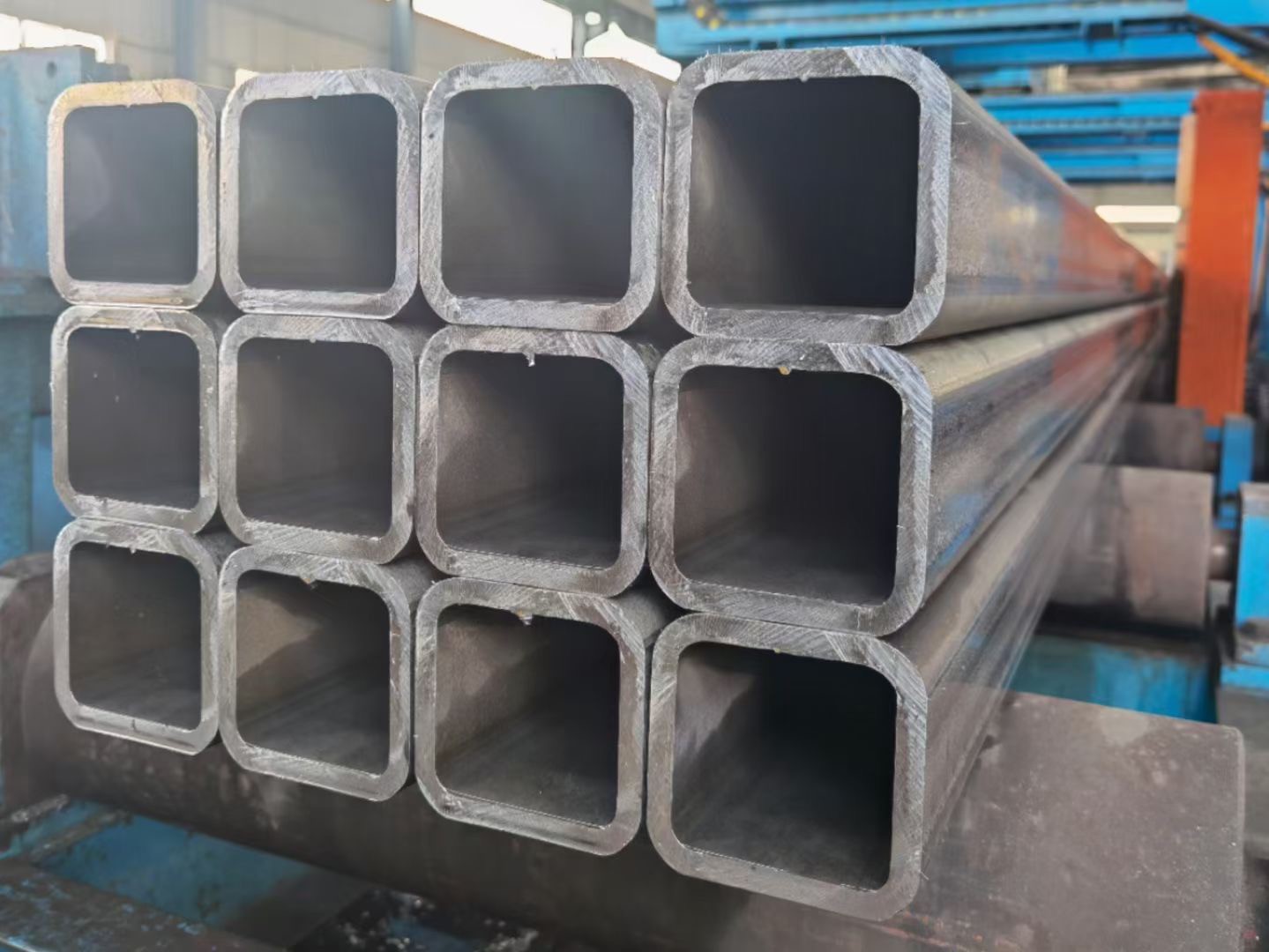 SQUARE METAL TUBING SQUARE METAL TUBING